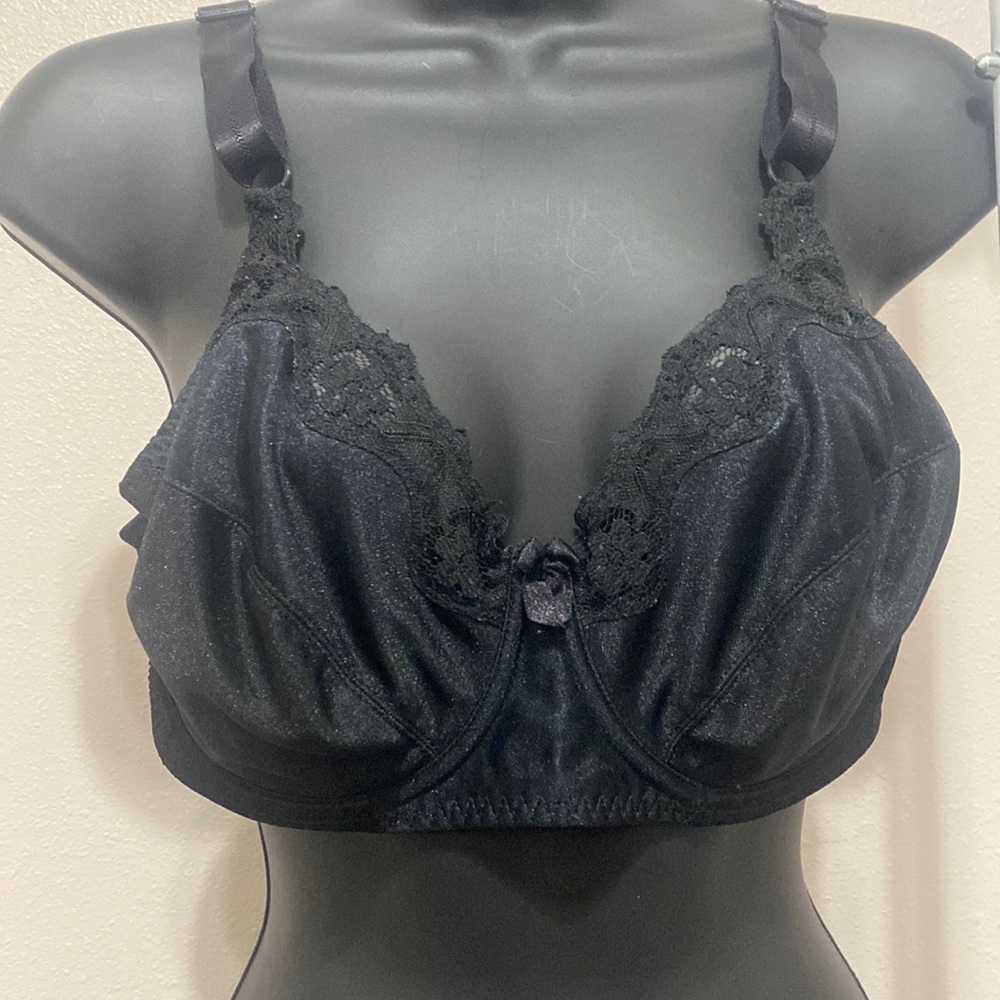 Hanes black lace wire bra